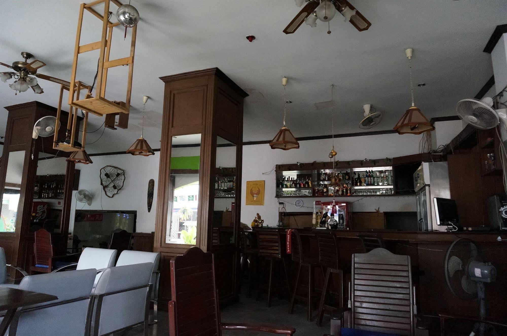 Sand Inn Hotel Hua Hin Bagian luar foto