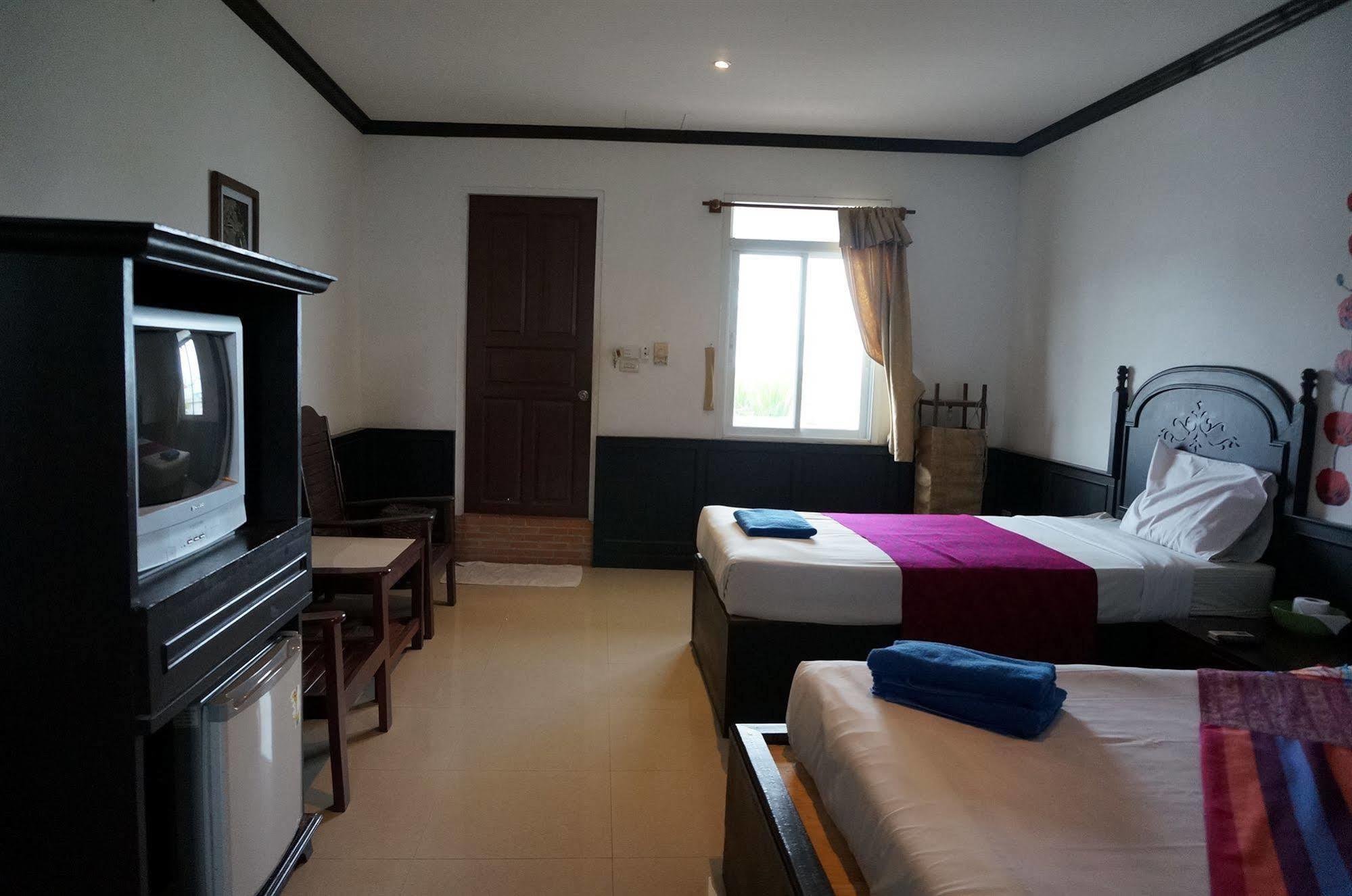 Sand Inn Hotel Hua Hin Bagian luar foto