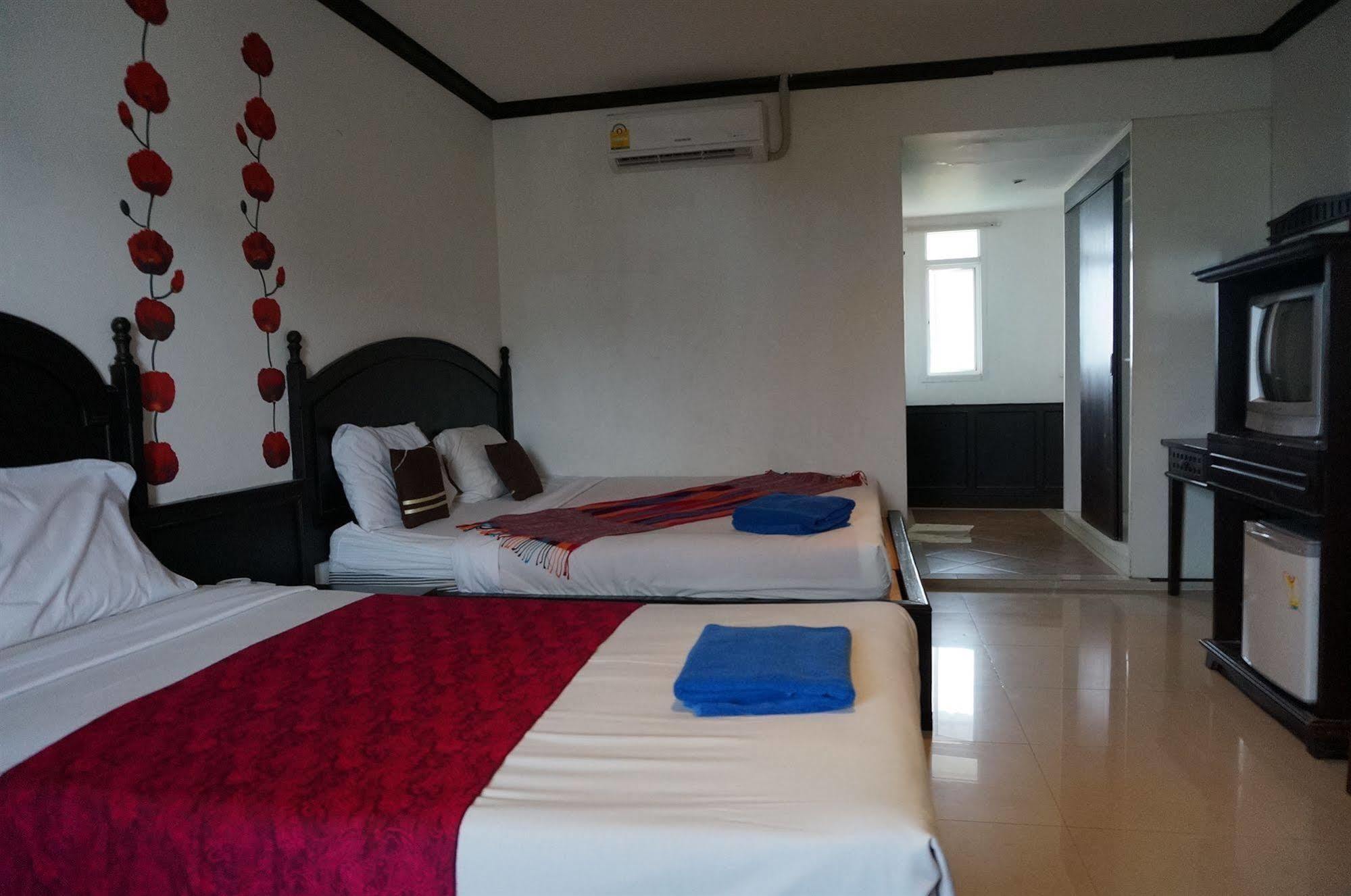 Sand Inn Hotel Hua Hin Bagian luar foto
